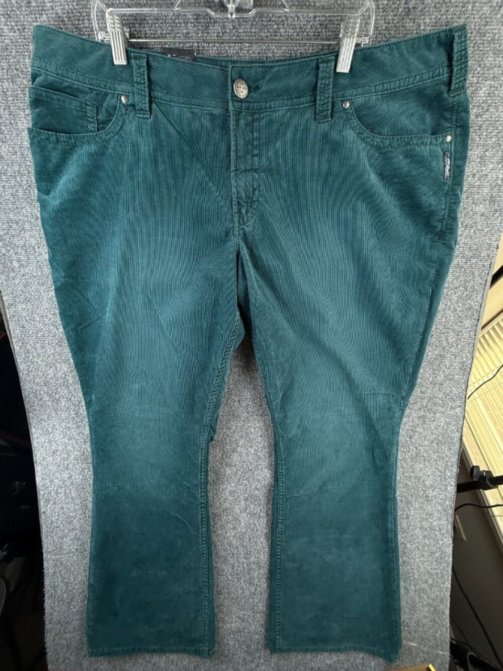NWT Silver Jeans Suki Surplus Corduroy Pants Size 24 Adult Green Women Curvy